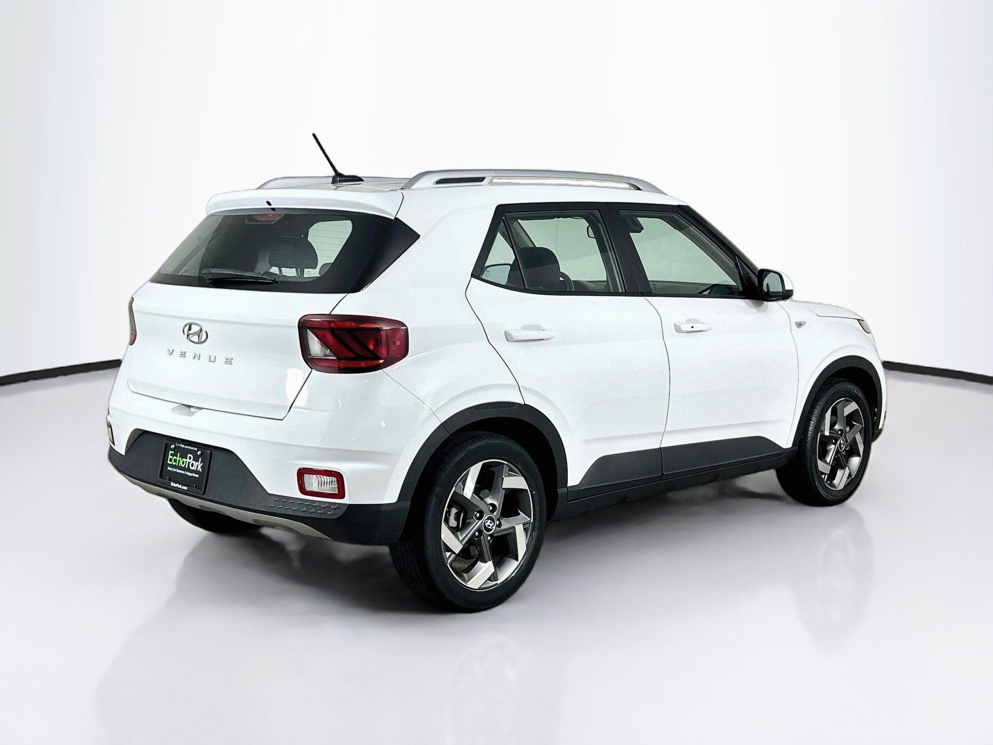 Used 2025 Hyundai Venue SEL FWD image 9