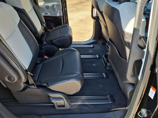 New 2026 Toyota Sienna XSE AWD/4WD image 30