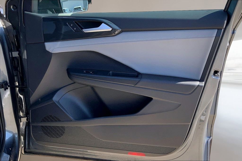 Certified 2022 Volkswagen Taos SEL w/ Panoramic Sunroof Package AWD/4WD image 23