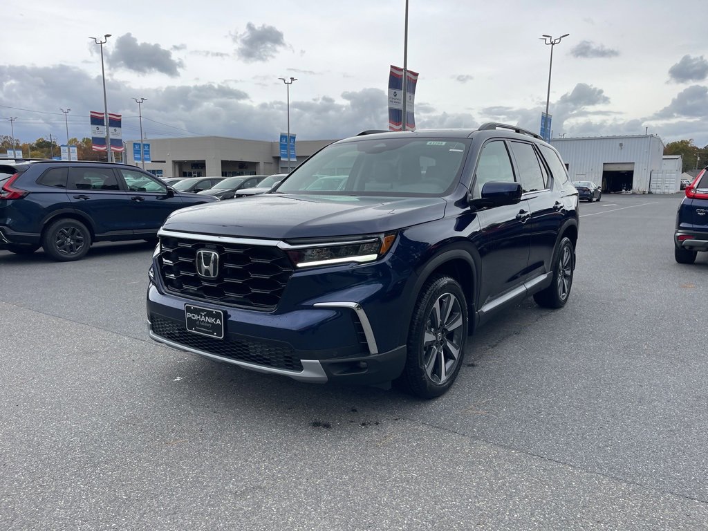 New 2025 Honda Pilot Touring image 2