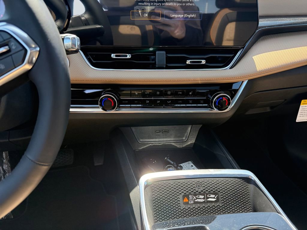 Used 2025 Chevrolet Equinox ACTIV image 11