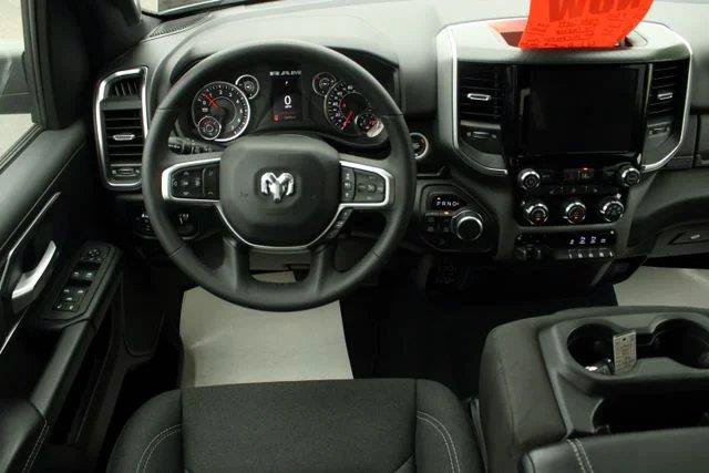Used 2025 RAM 1500 Big Horn AWD/4WD image 30