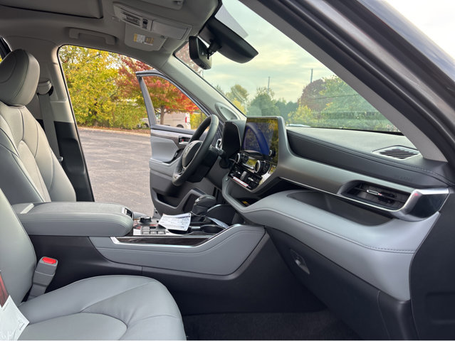 New 2026 Toyota Highlander Limited image 28