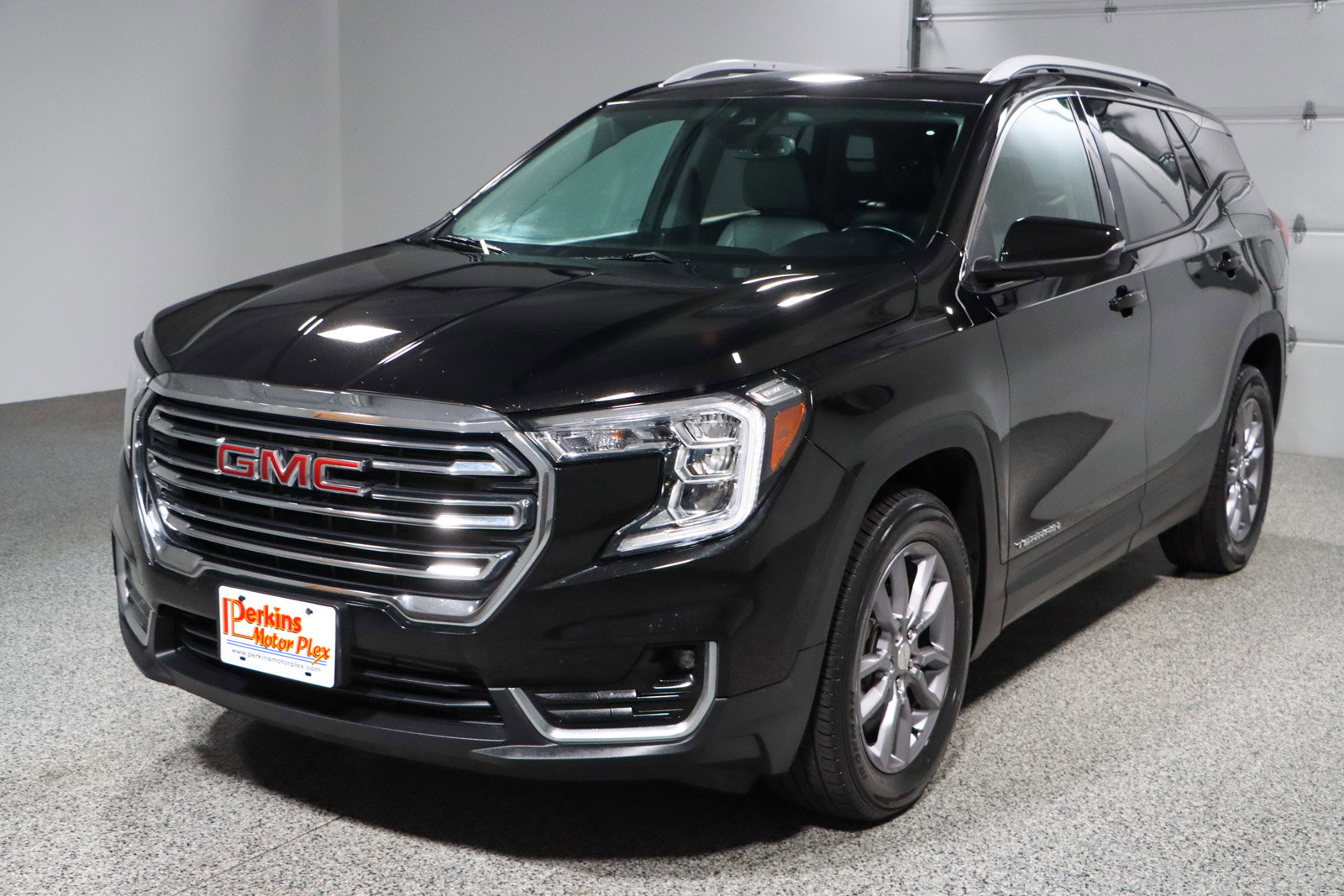 Used 2023 GMC Terrain SLT image 31