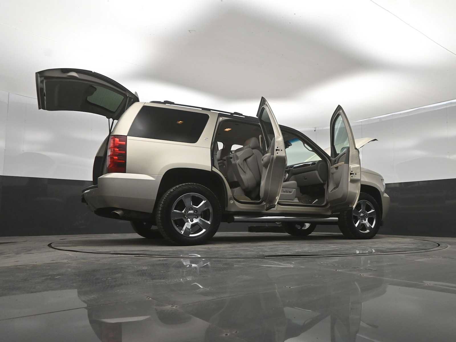 Used 2014 Chevrolet Tahoe LT w/ Luxury Package RWD image 60