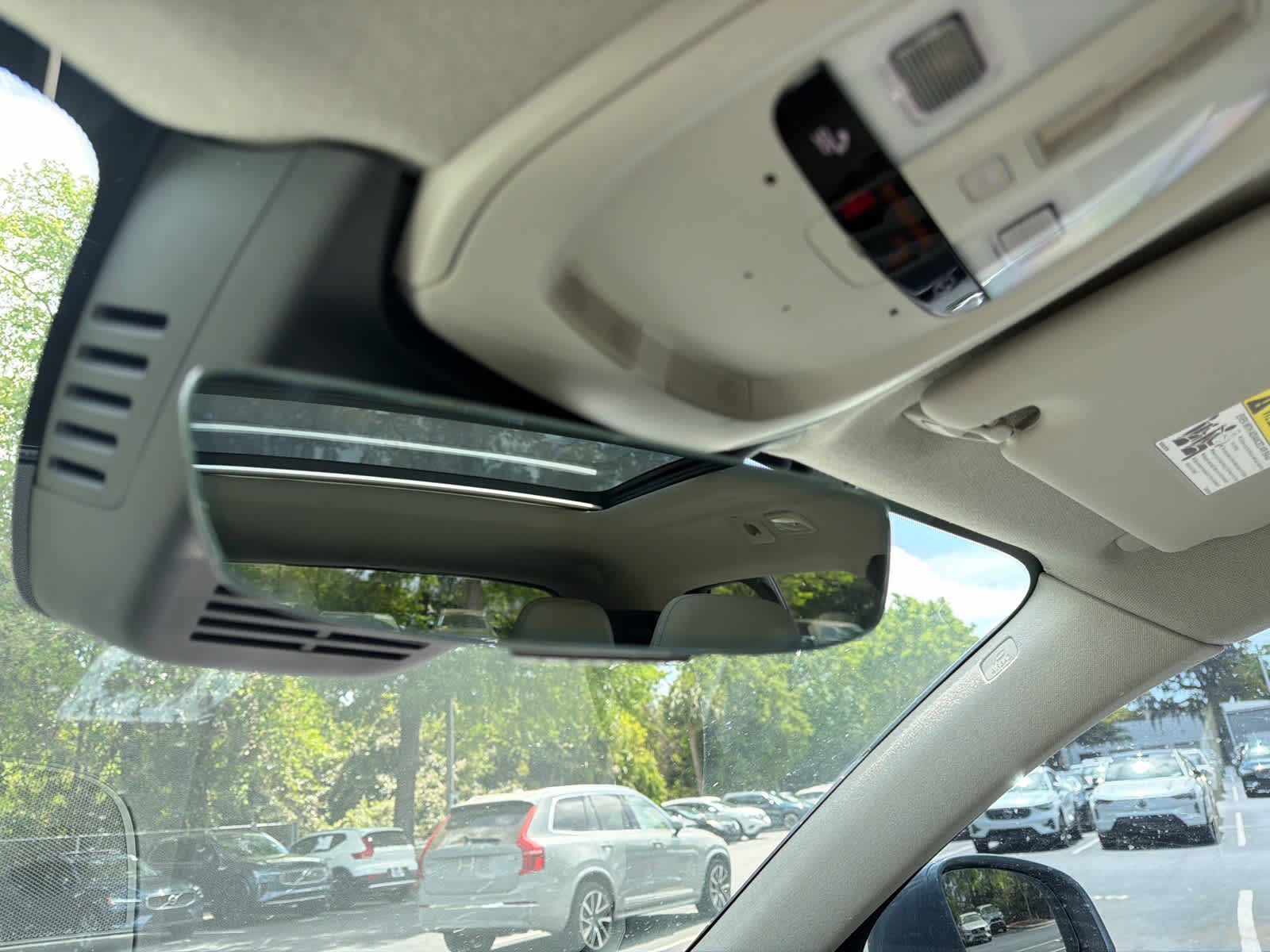 Certified 2023 Volvo XC40 B5 Plus w/ Protection Package Premier image 32