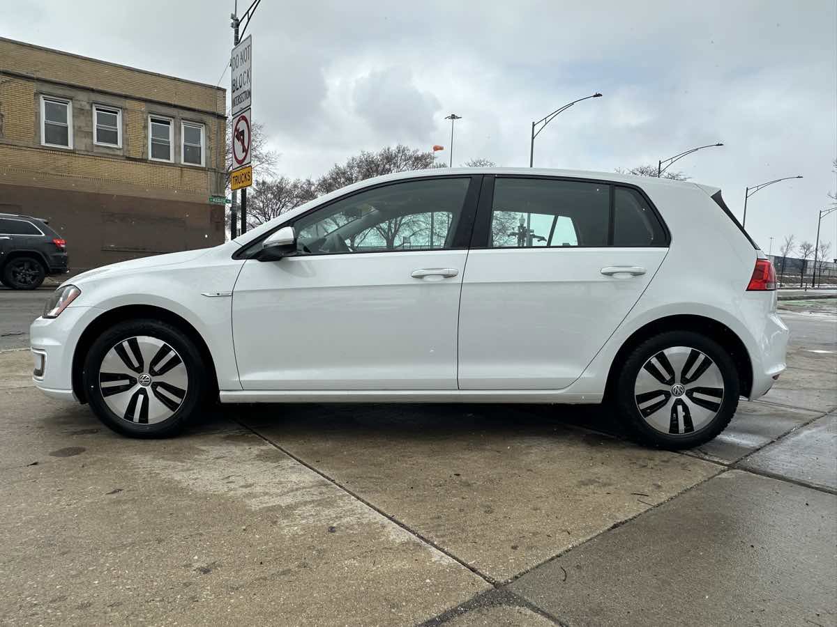 Used 2016 Volkswagen e-Golf SE image 8