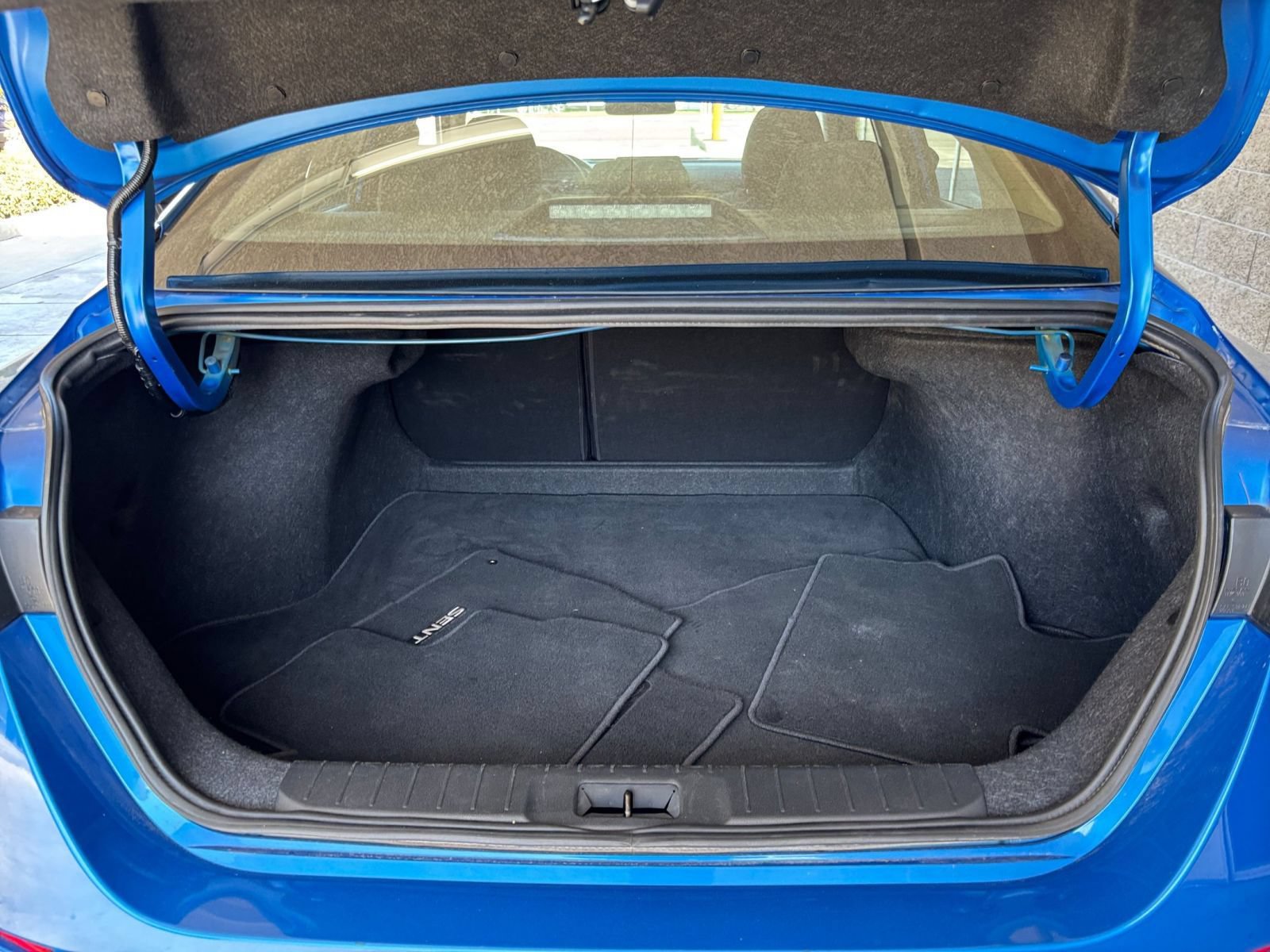 Used 2025 Nissan Sentra SV FWD image 29