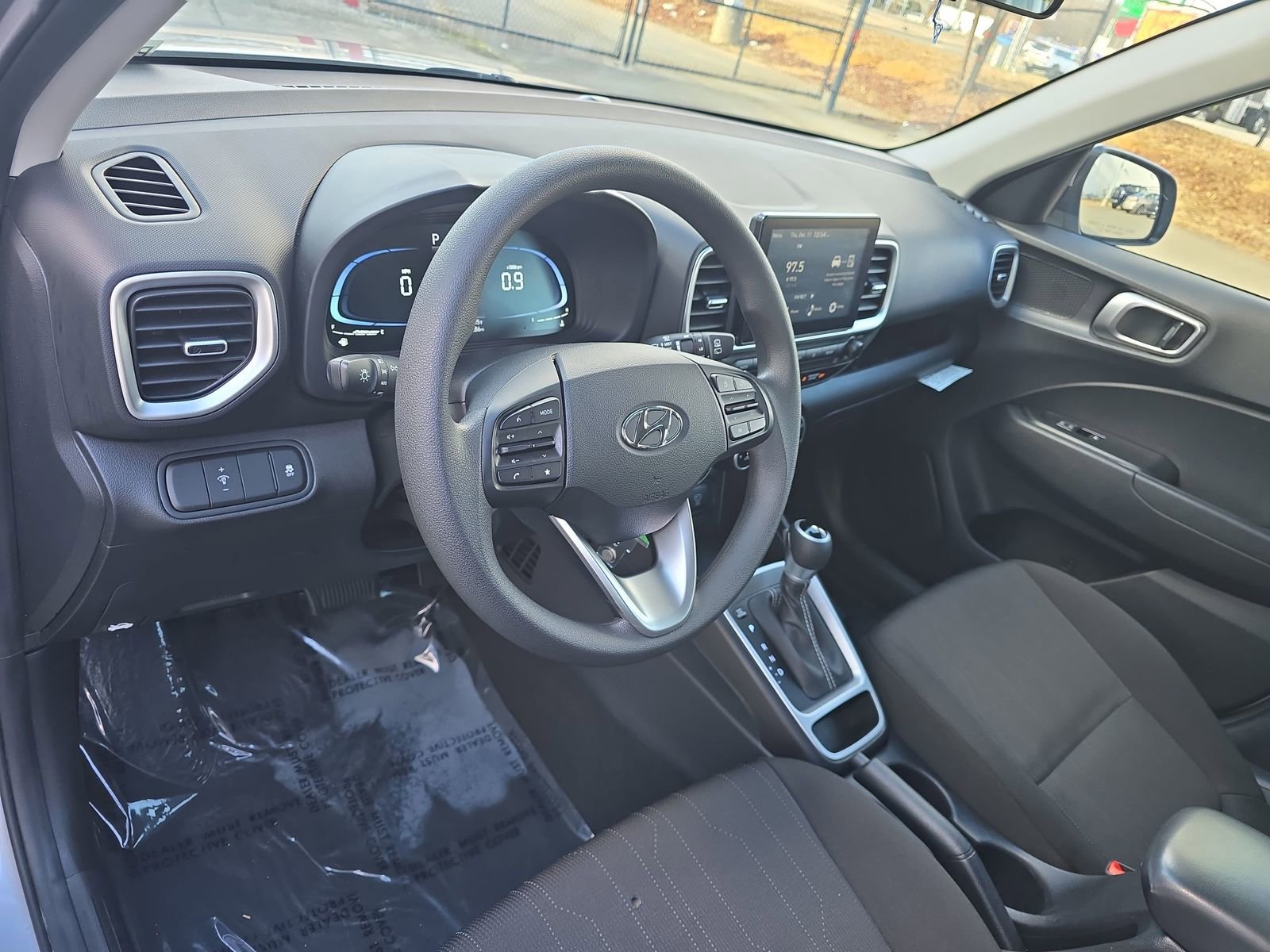 Used 2024 Hyundai Venue SE image 21