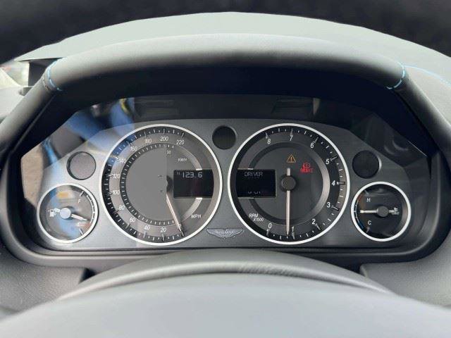 Used 2011 Aston Martin V12 Vantage Coupe RWD image 27