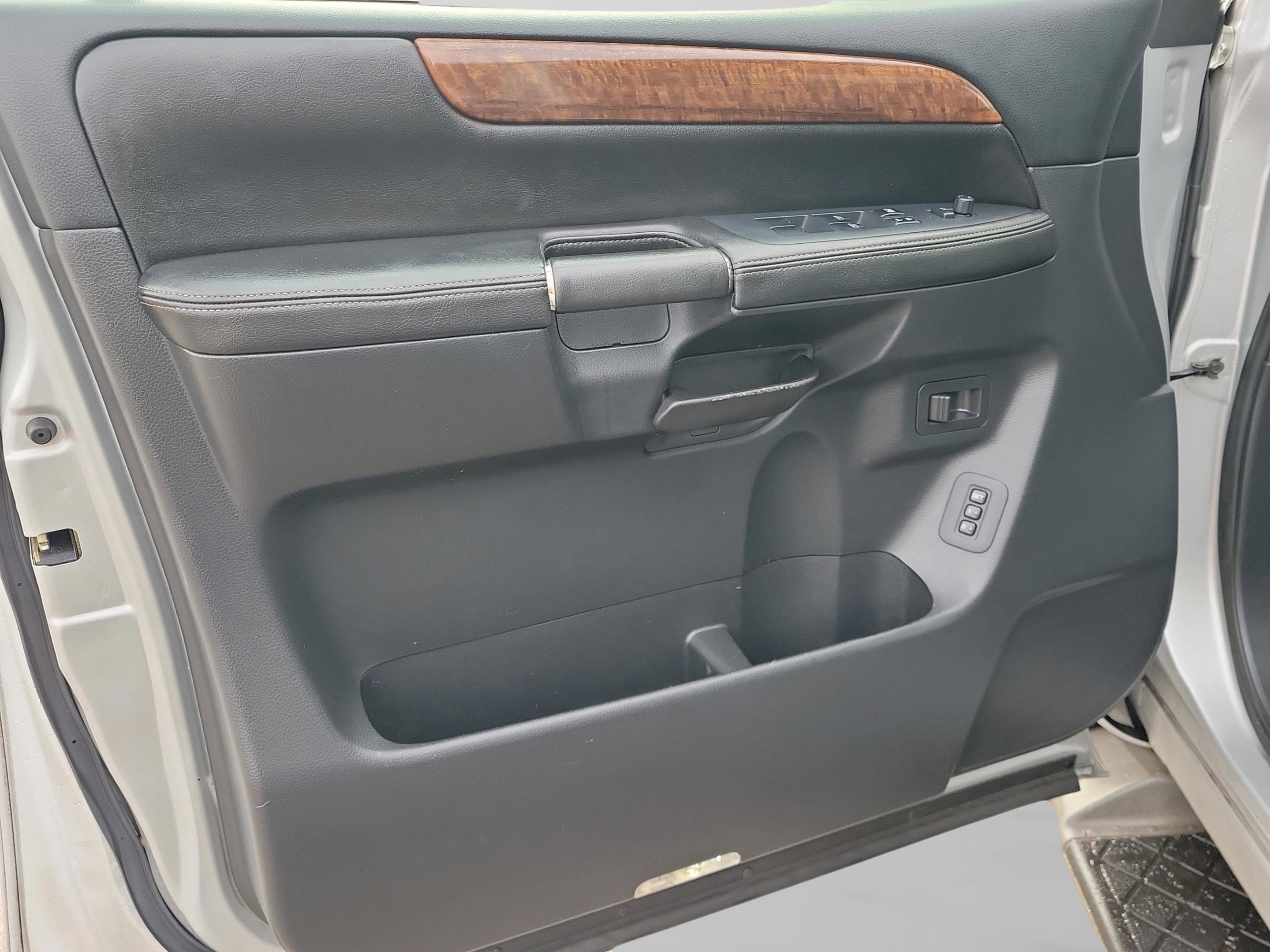 Used 2012 Nissan Armada Platinum image 29