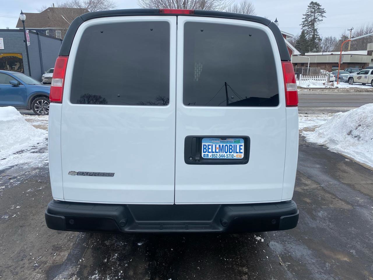 Used 2021 Chevrolet Express 2500 w/ Driver Convenience Package image 4