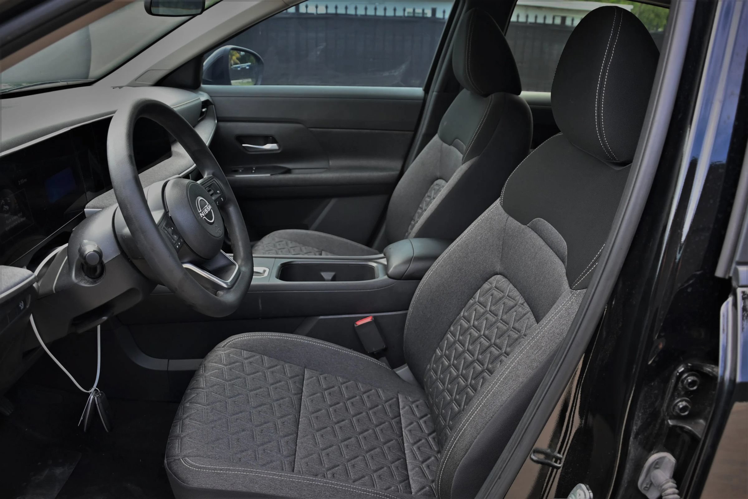 Used 2025 Nissan Kicks SV FWD image 13