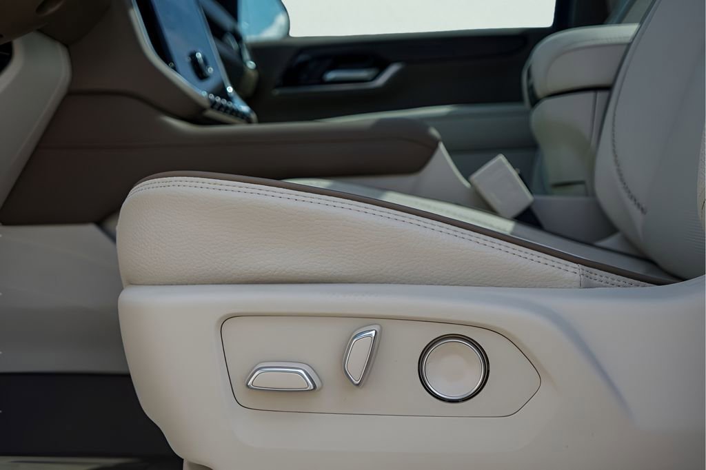 New 2026 GMC Yukon Denali w/ Denali Reserve Package image 17