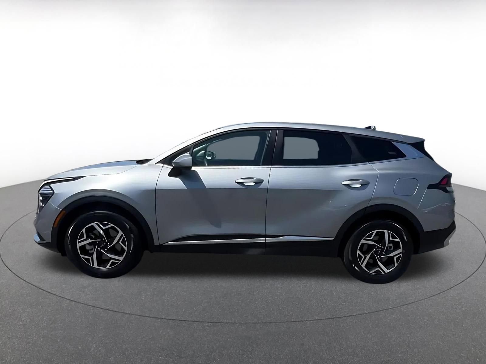 Used 2025 Kia Sportage LX FWD image 9