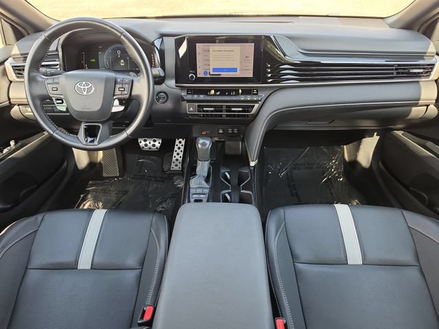 Used 2025 Toyota Camry SE FWD image 9