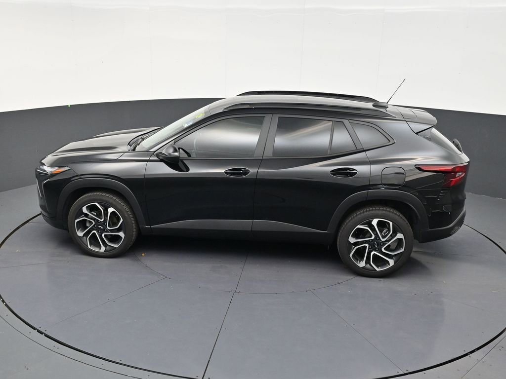 Used 2024 Chevrolet Trax RS FWD image 13