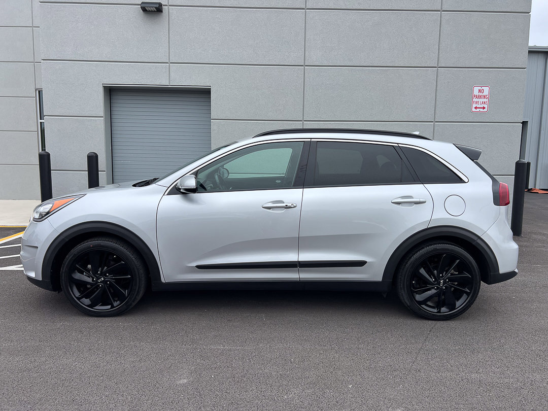 Used 2019 Kia Niro S Touring FWD image 2
