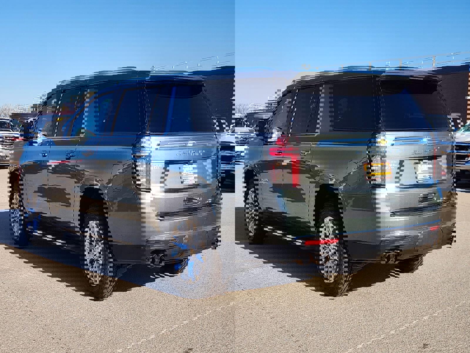 Used 2023 Chevrolet Suburban Premier image 10