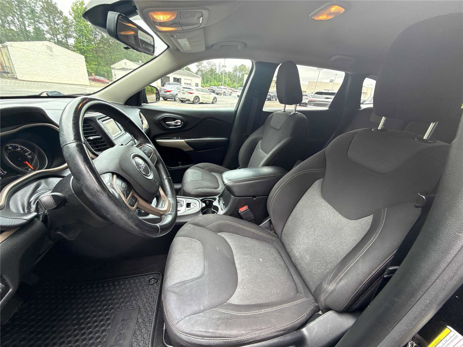 Used 2017 Jeep Cherokee Sport w/ Cold Weather Group AWD/4WD image 11