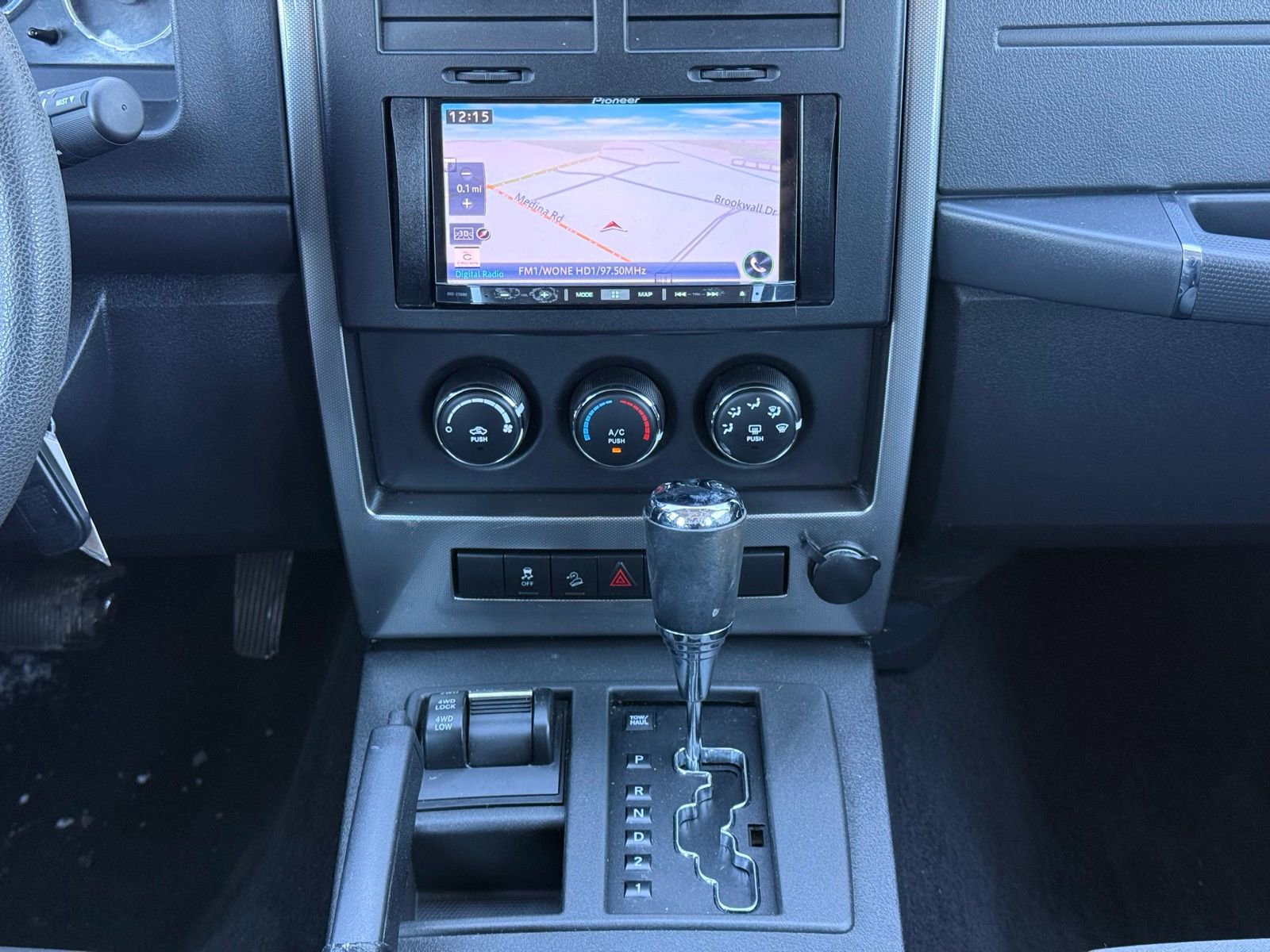 Used 2011 Jeep Liberty Sport image 18