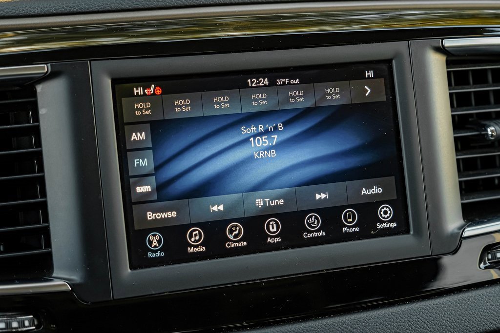 Used 2019 Chrysler Pacifica Touring-L image 6