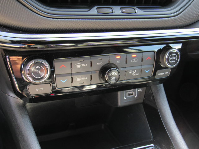 Used 2024 Jeep Compass Latitude w/ Convenience Group AWD/4WD image 25