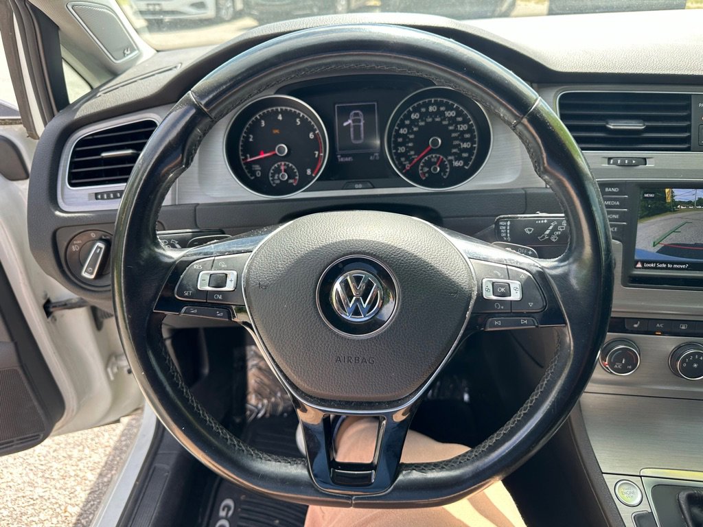 Used 2017 Volkswagen Golf SE image 17