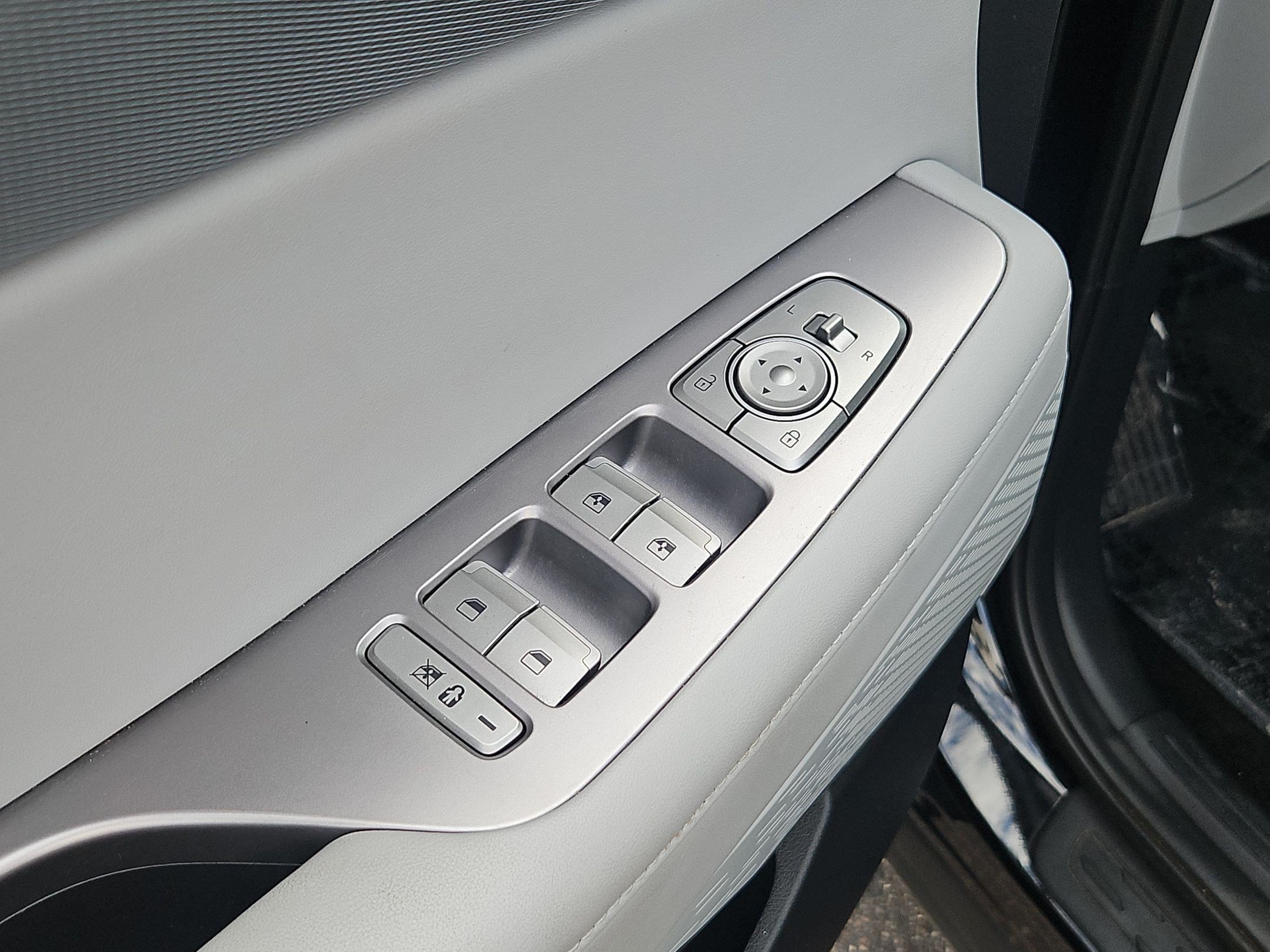 Used 2022 Hyundai Palisade SEL w/ Premium Package FWD image 12