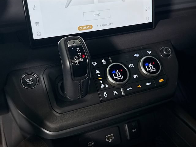 Certified 2023 Land Rover Defender 130 X-Dynamic SE AWD/4WD image 19