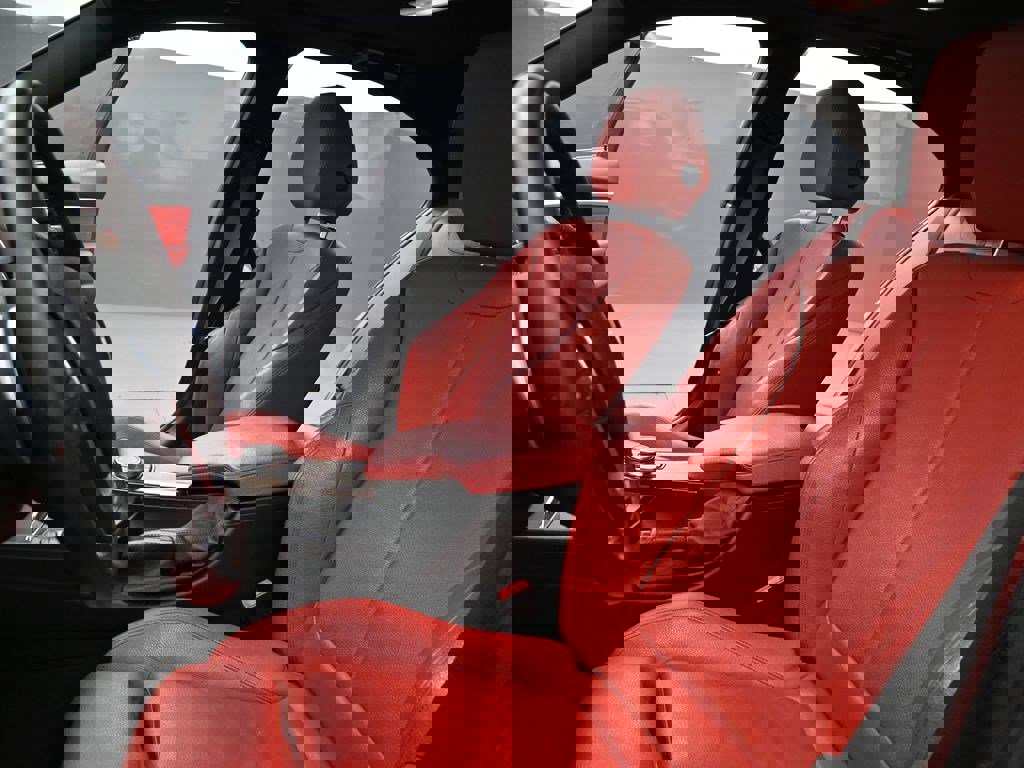 Used 2018 BMW 330i xDrive Sedan w/ Convenience Package image 15