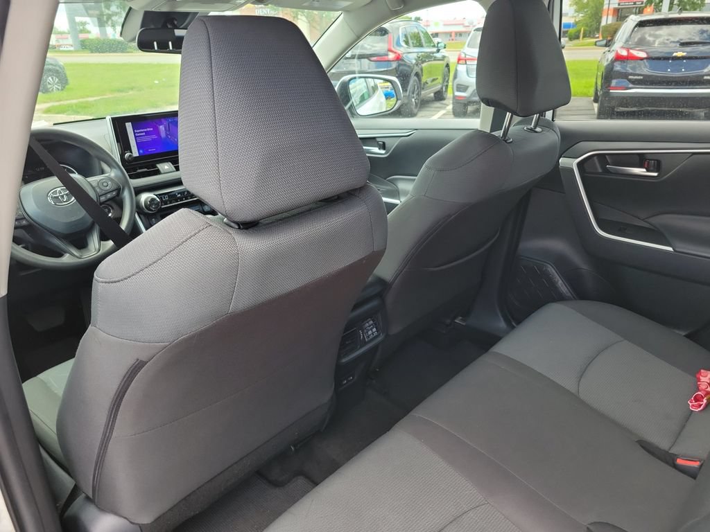 Used 2025 Toyota RAV4 XLE FWD image 15