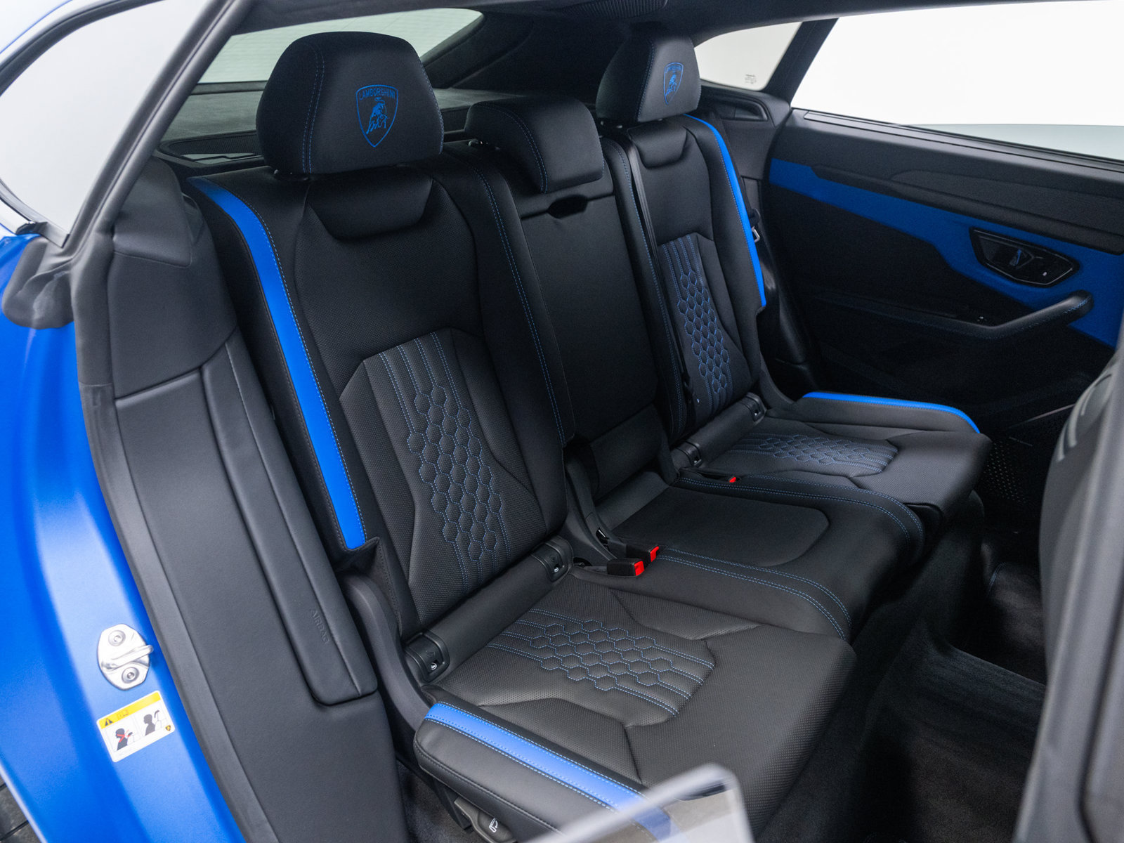 Used 2025 Lamborghini Urus SE AWD/4WD image 72