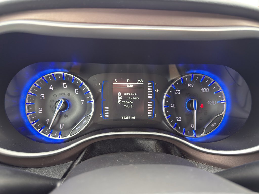 Used 2018 Chrysler Pacifica Touring Plus image 22