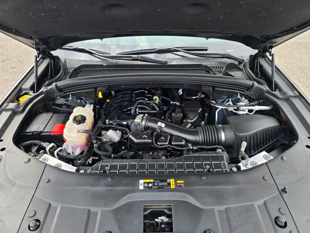 Used 2024 Jeep Grand Cherokee L Limited w/ Black Appearance Package image 32