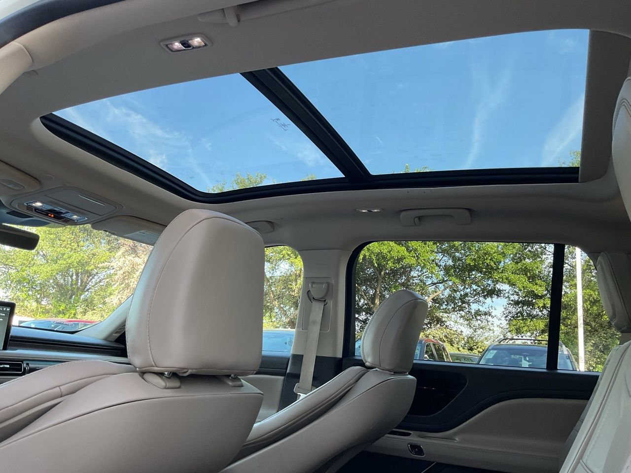 Used 2023 Lincoln Aviator Reserve w/ Equipment Group 201A image 25