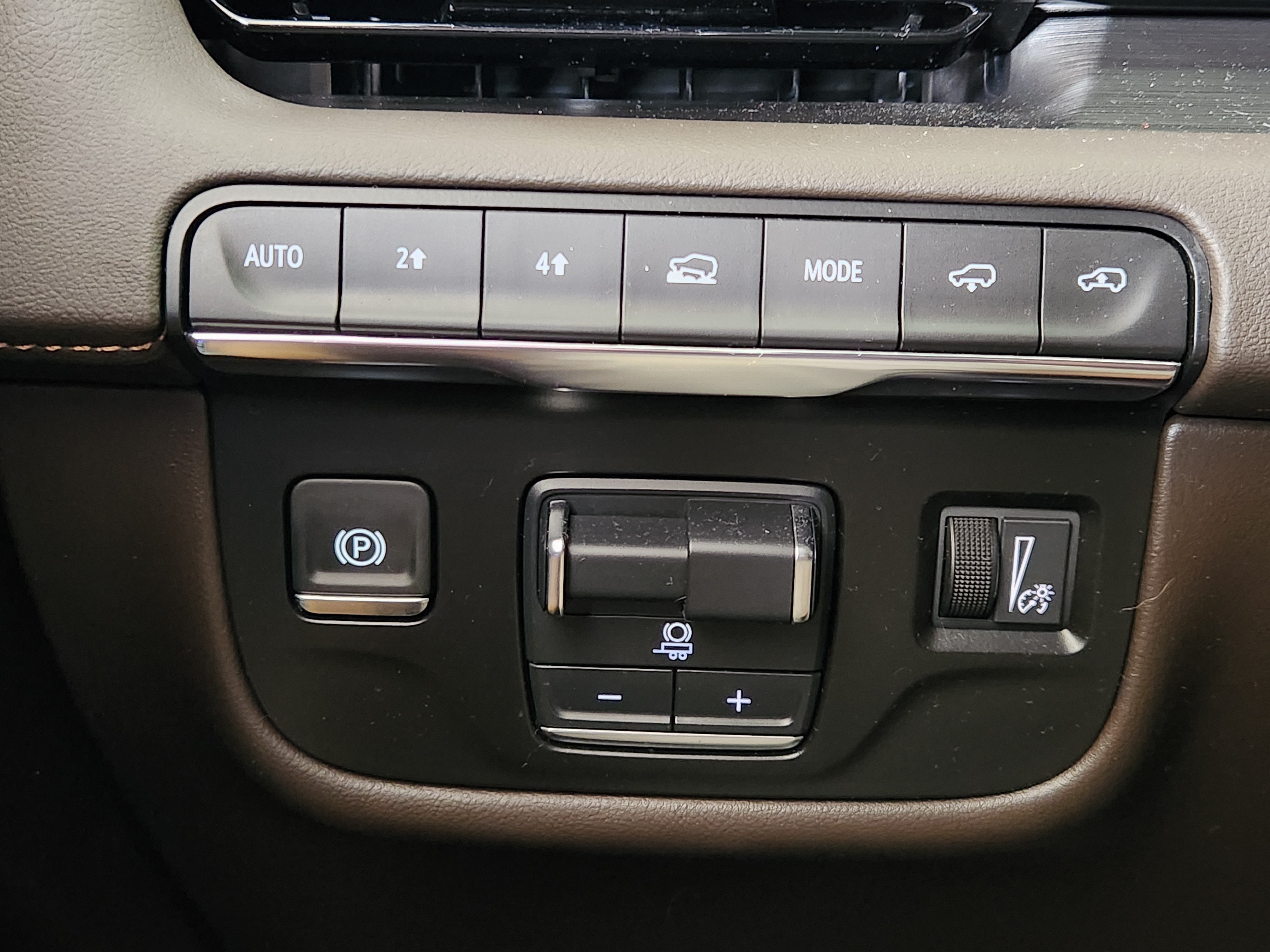 Used 2024 Cadillac Escalade Sport w/ Touring Package AWD/4WD image 23