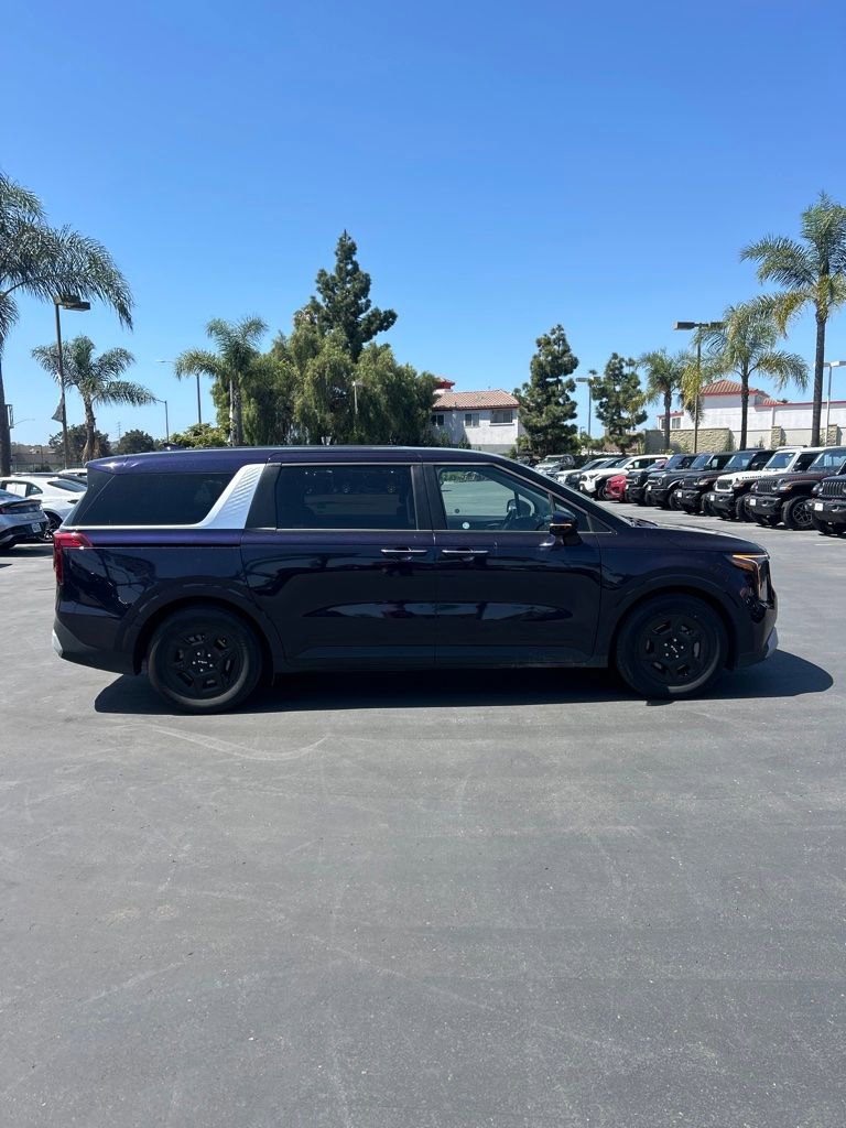 Used 2025 Kia Carnival FWD image 10