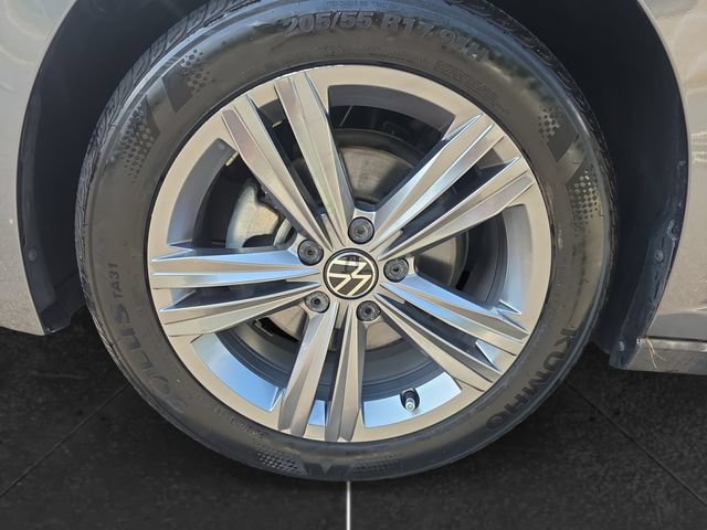 Certified 2023 Volkswagen Jetta SE w/ Panoramic Sunroof Package FWD image 9