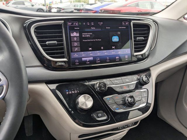 Used 2023 Chrysler Pacifica Touring-L image 20