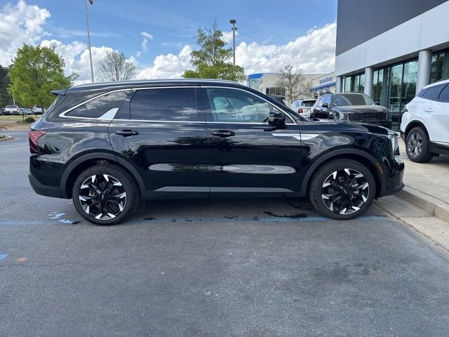 Certified 2025 Kia Sorento EX w/ Panoramic Sunroof Package image 5