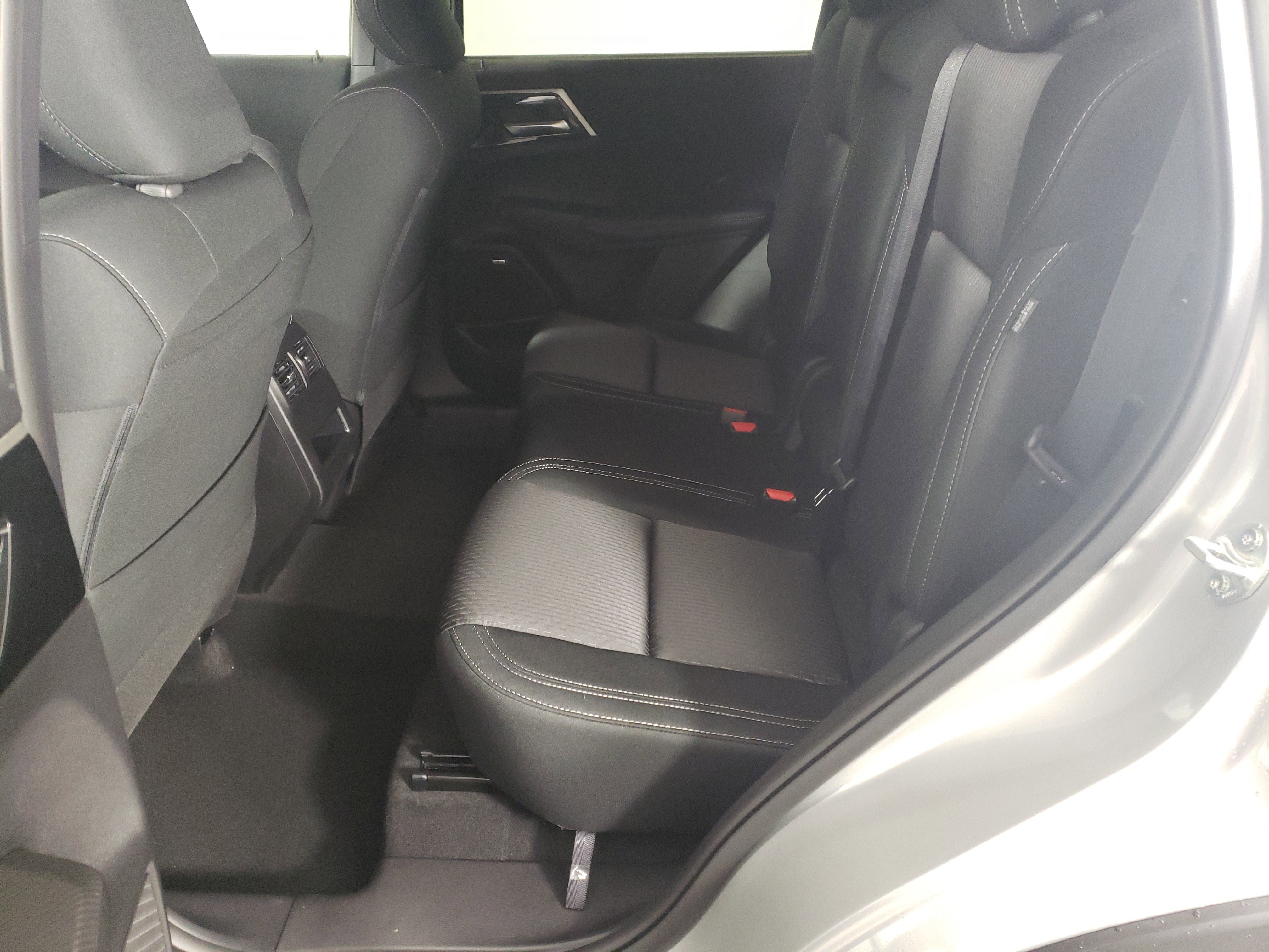 New 2026 Mitsubishi Outlander ES image 11