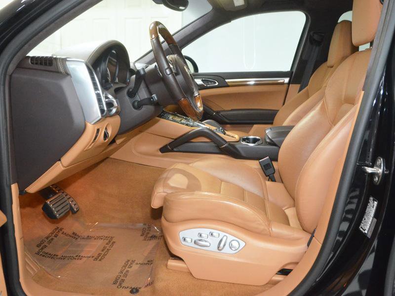 Used 2014 Porsche Cayenne Turbo w/ Comfort Plus Package (PU4) image 17