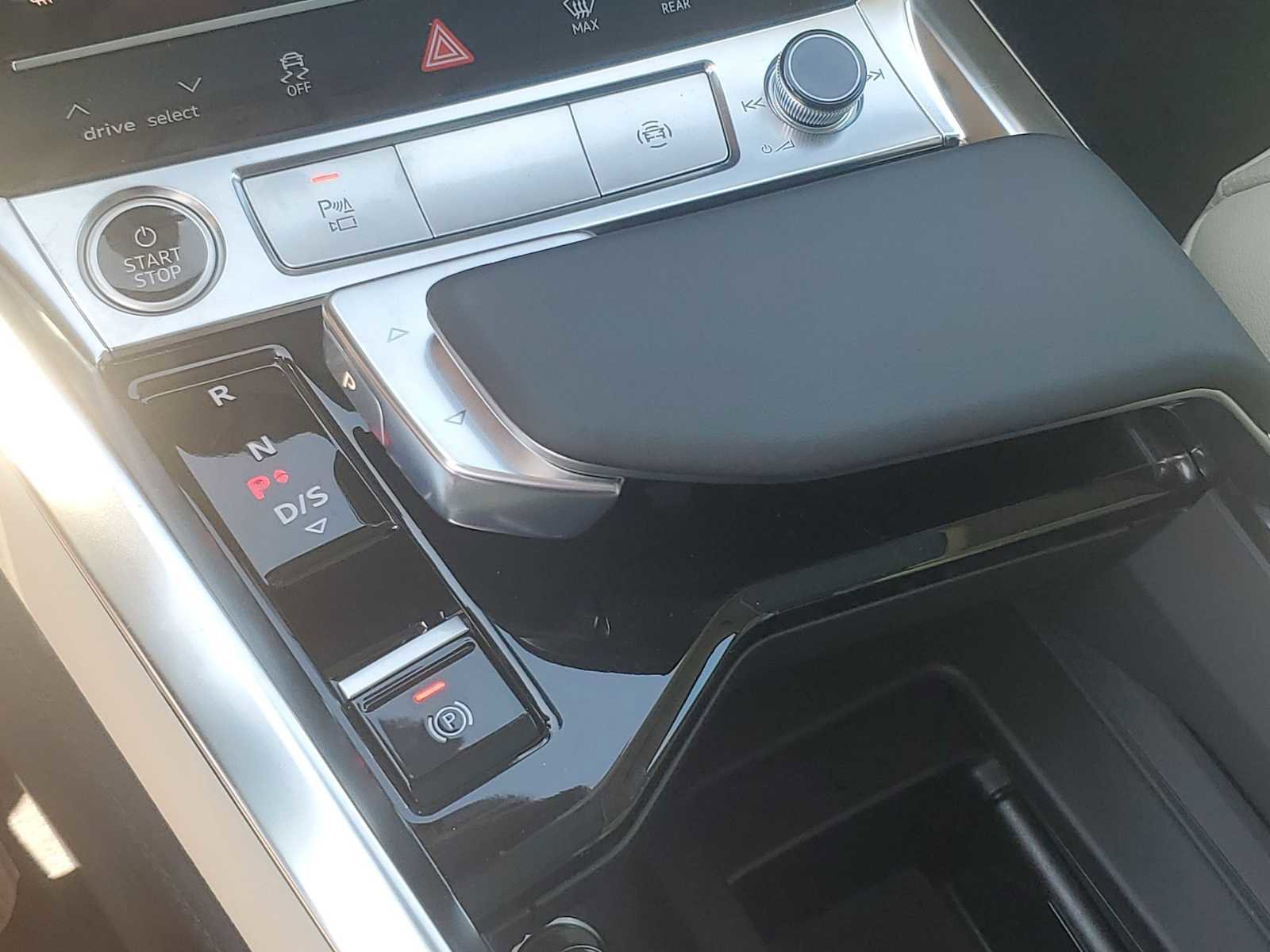 Certified 2024 Audi Q8 e-tron Premium Plus w/ Premium Plus Package AWD/4WD image 26