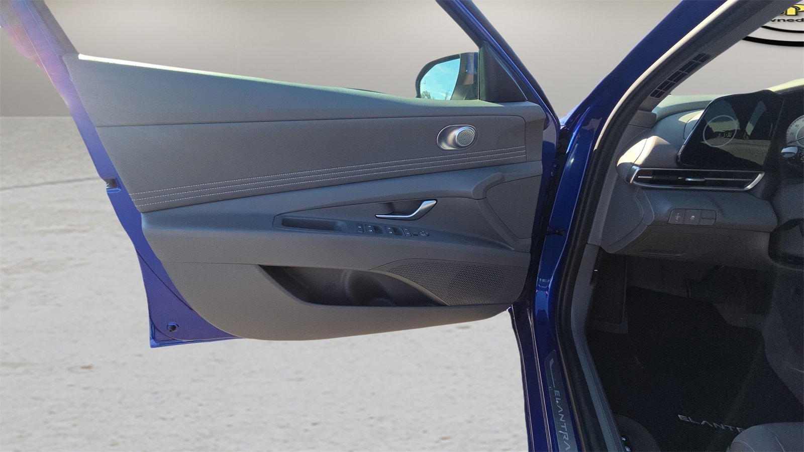 Used 2024 Hyundai Elantra SEL w/ Convenience Package image 22