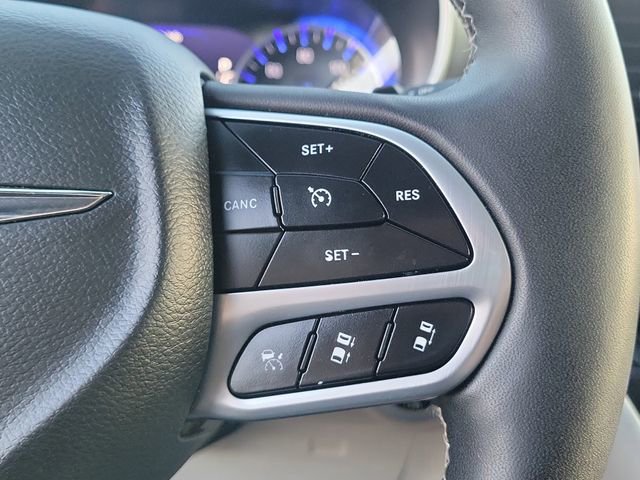 Used 2024 Chrysler Pacifica Touring-L image 24