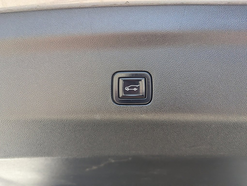 Used 2022 Chevrolet Suburban Z71 w/ Luxury Package image 25