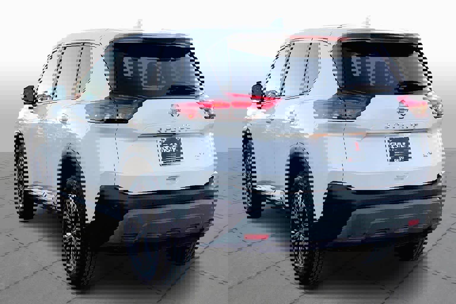 Used 2023 Nissan Rogue SV image 12