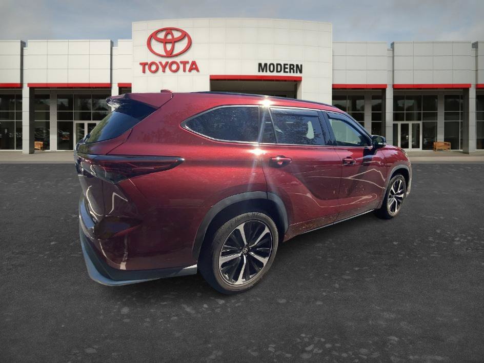Used 2021 Toyota Highlander XSE FWD image 24