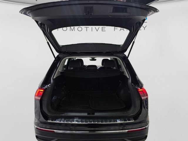 Certified 2023 Volkswagen Tiguan SE AWD/4WD image 36